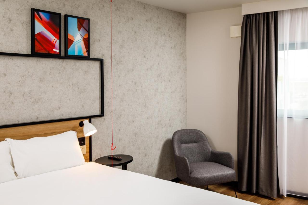 Отель Ibis London Heathrow Terminal 5 Хитроу Экстерьер фото