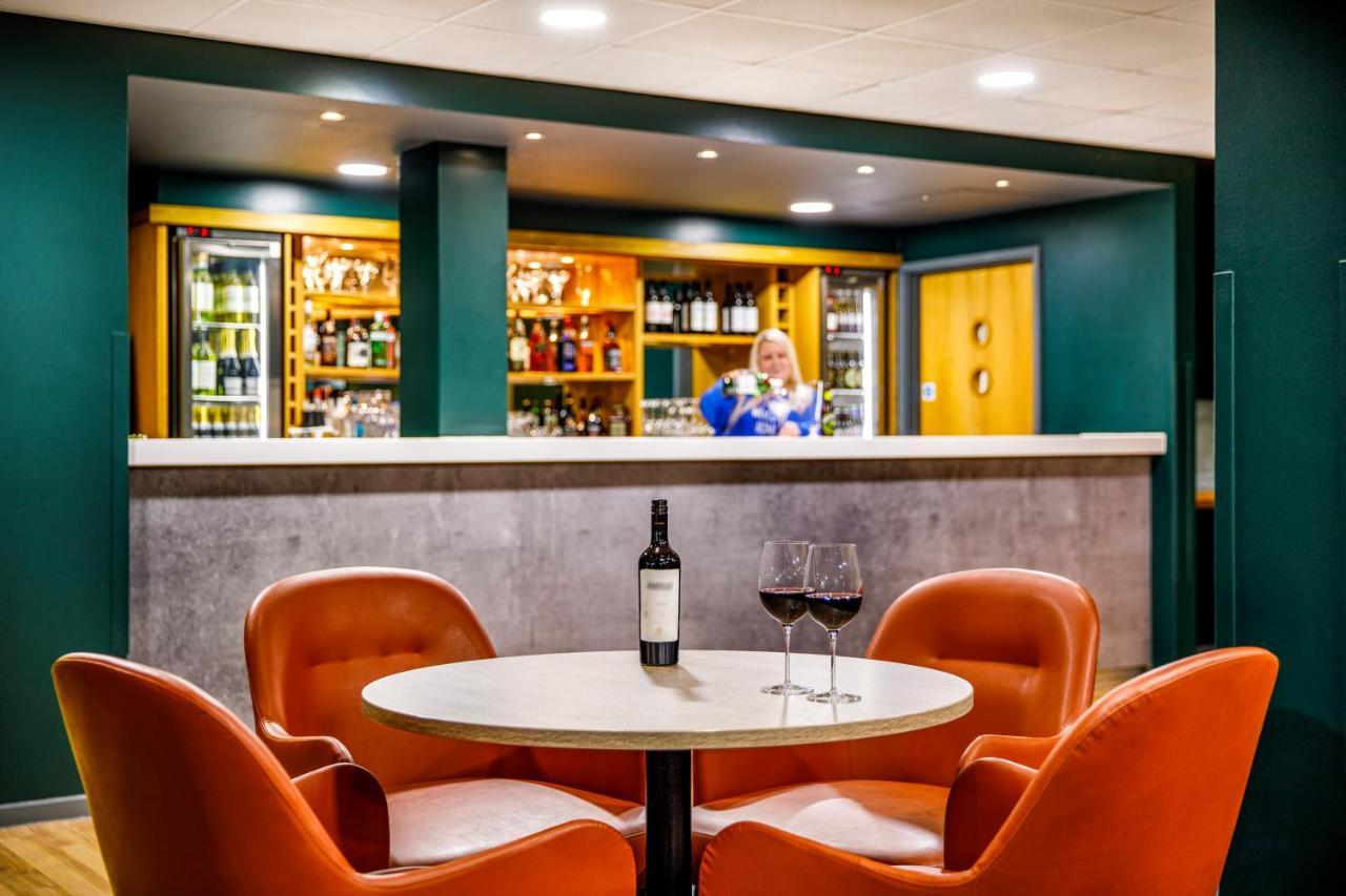 Отель Ibis London Heathrow Terminal 5 Хитроу Экстерьер фото